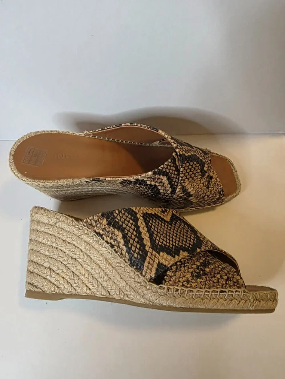 Vince Snakeskin Wedge Sandals – Raffia Heel – Size 8.5